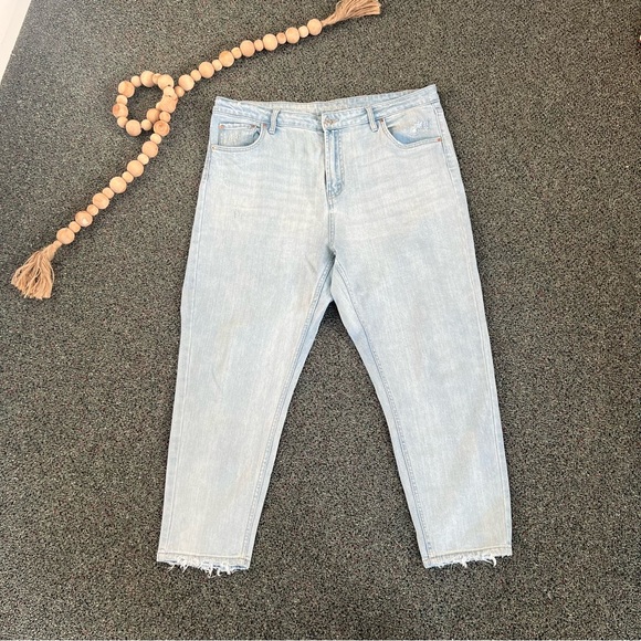 WILD FABLE Light Medium Wash Blue Straight Skinny Jeans Distressed Pants Sz 16 - Picture 3 of 16